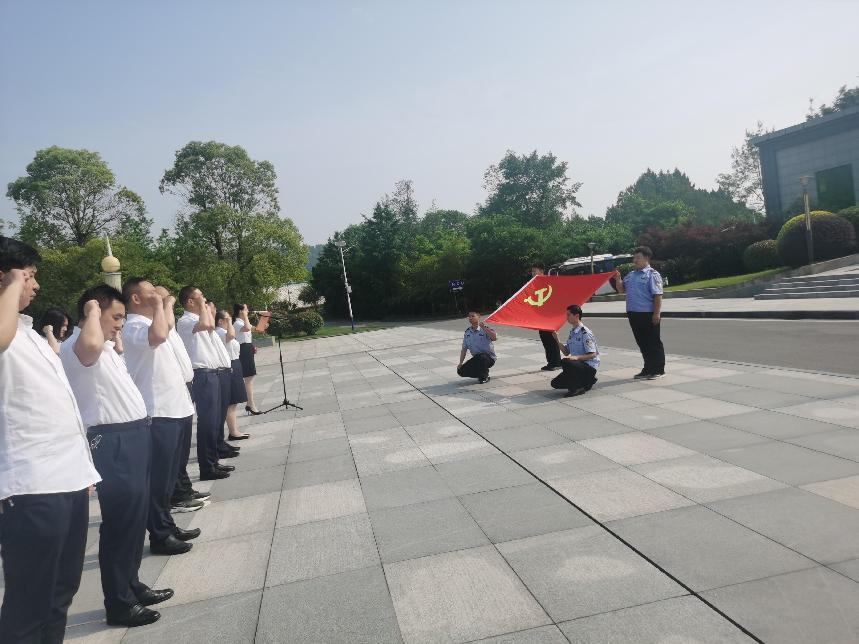 走進(jìn)廉政教育基地，以案為鑒警鐘長(zhǎng)鳴
